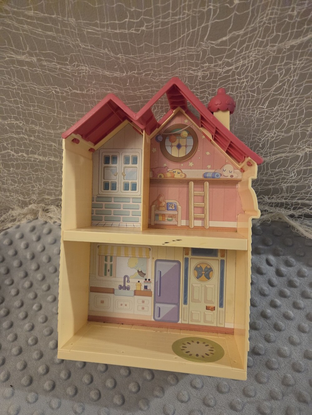 Bluey small dollhouse with pink roof and yellow base playhouse